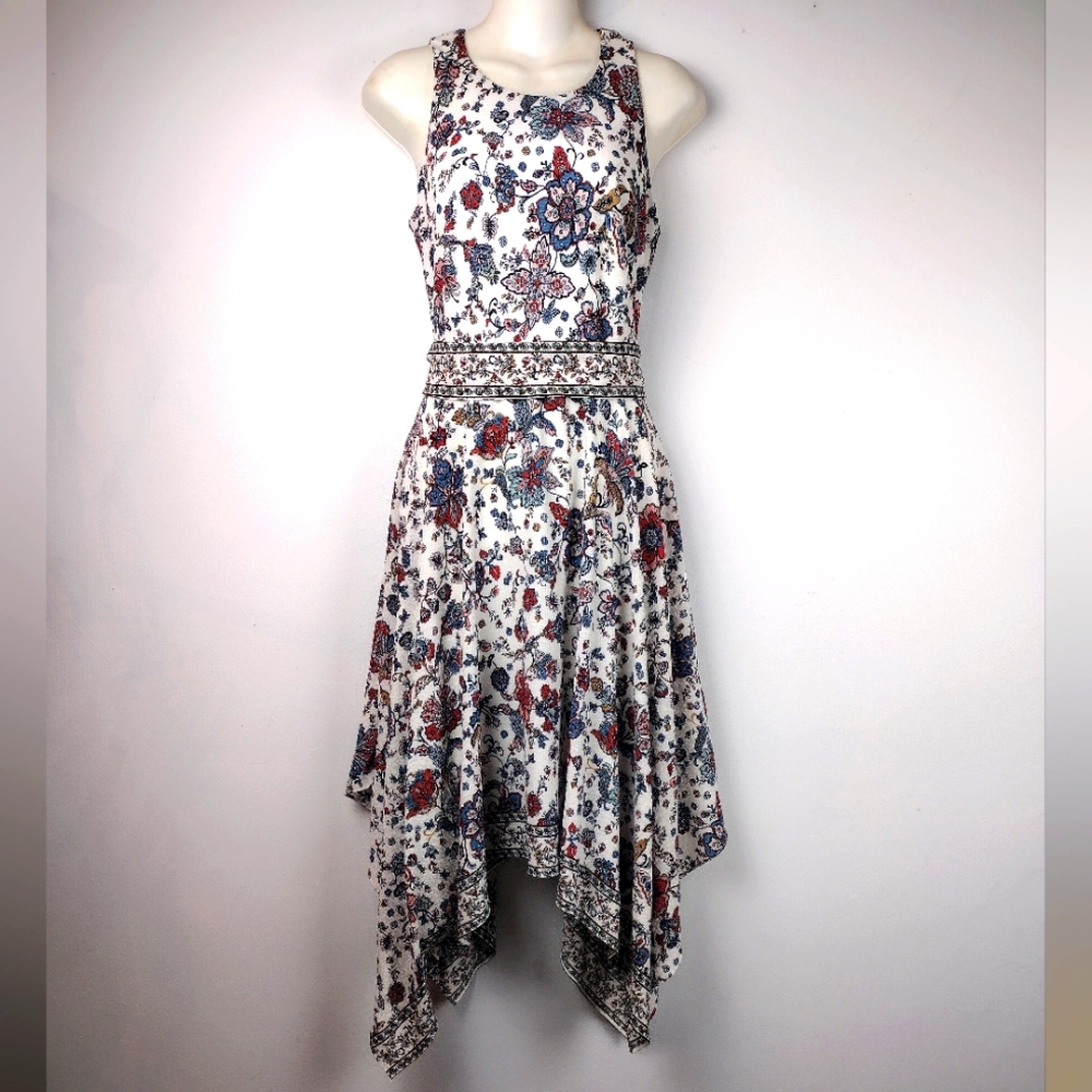 Beautiful handkerchief dress - Picture 1 of 15